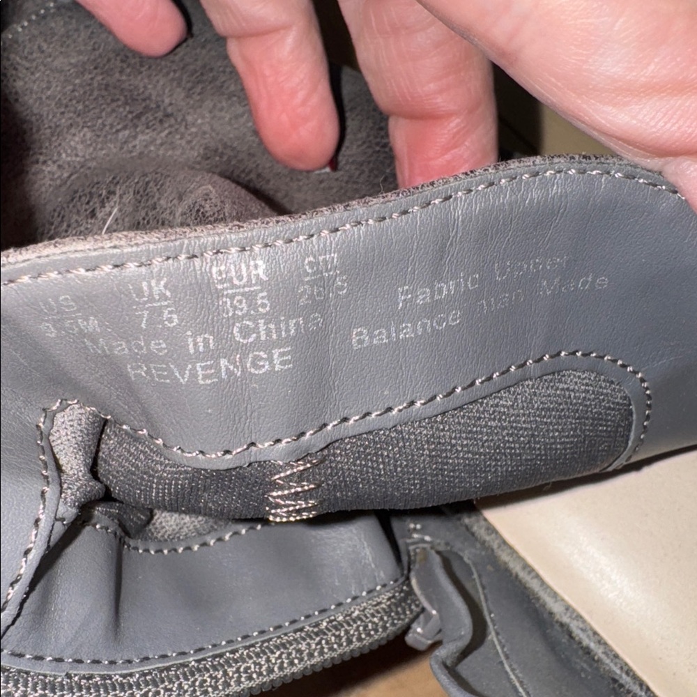 Heeled bootie - Picture 3 of 3